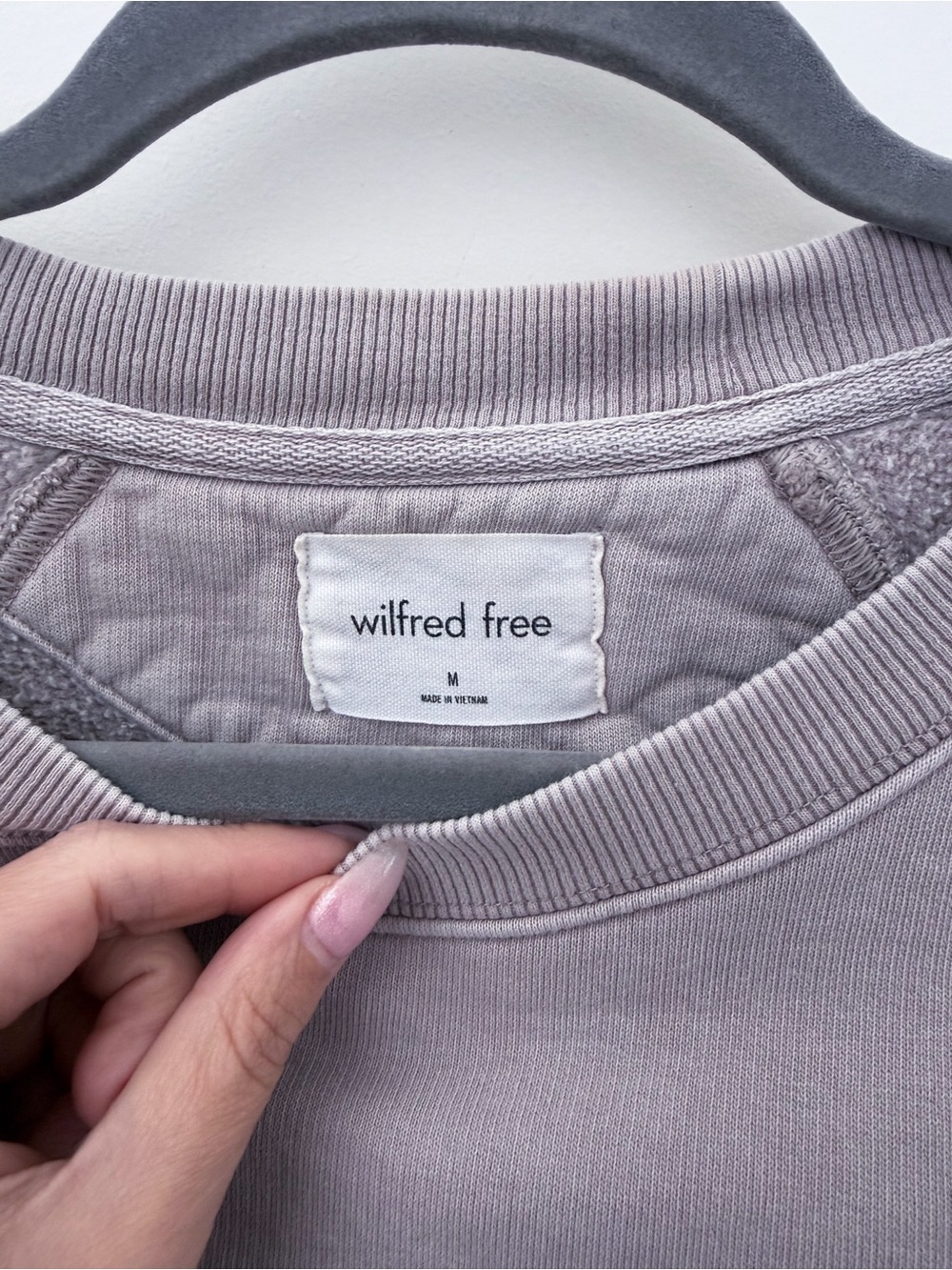 Aritzia Wilfred Free Cropped Crewneck Sweatshirt Lavender Grey Size Medium - Picture 4 of 8